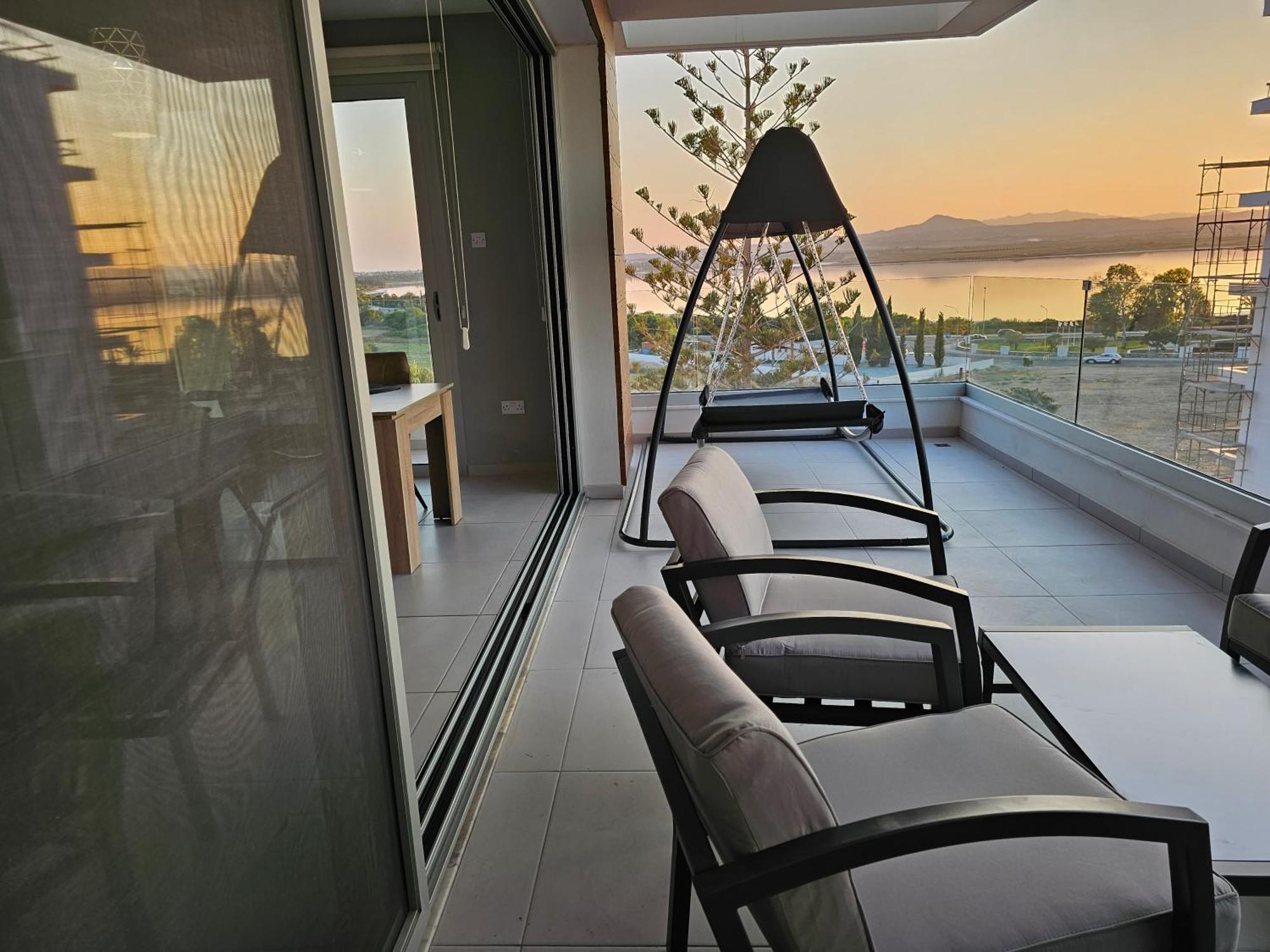 Majestic Sunset Salt Lake Views 300M From Beach Larnaca Luaran gambar