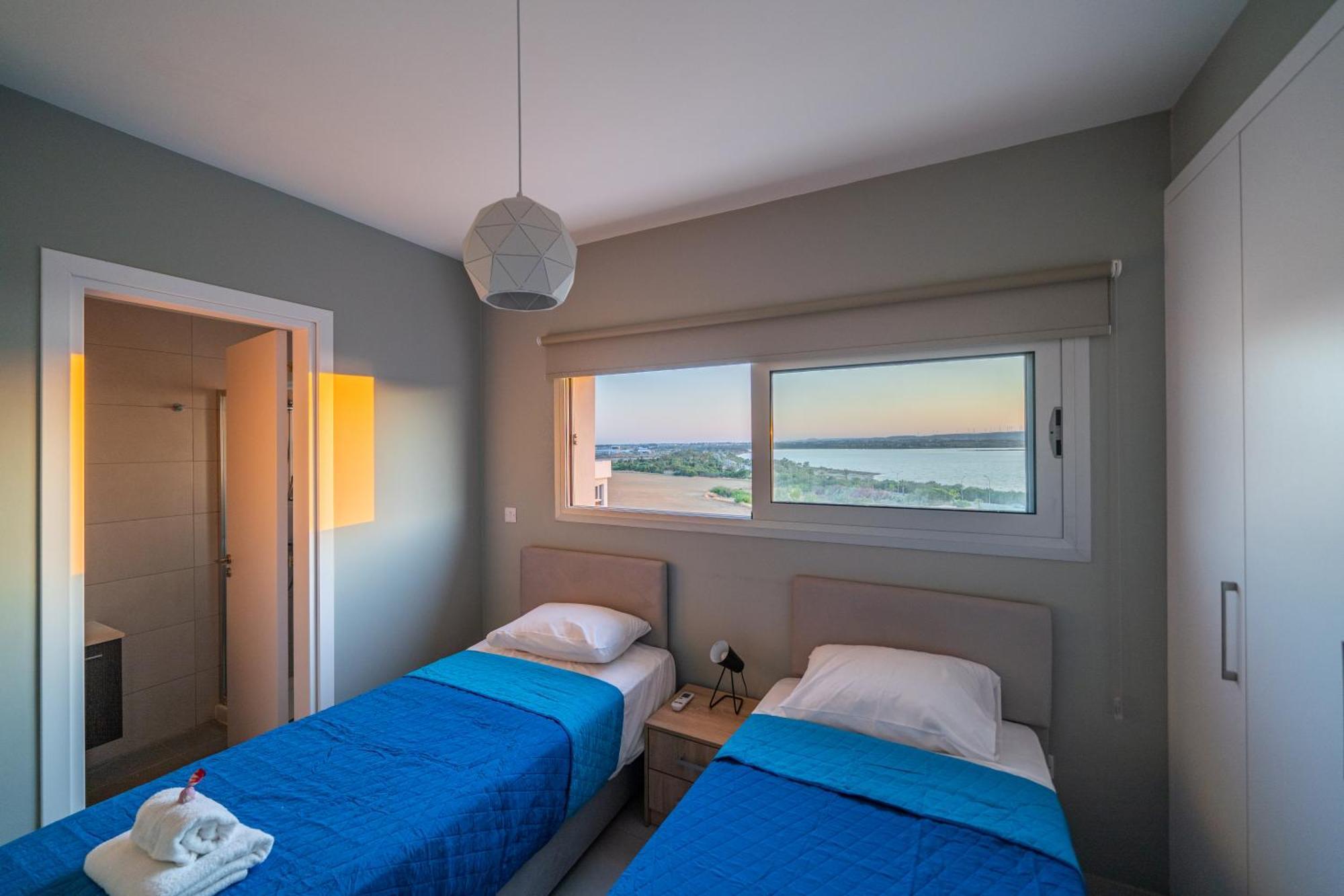 Majestic Sunset Salt Lake Views 300M From Beach Larnaca Luaran gambar